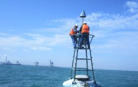 instalasi komunikasi navigasi pelayaran